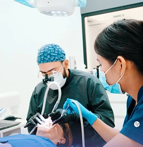 Clínica dental Modern Paradise en Los Cabos, especializada en implantes dentales y odontología estética.